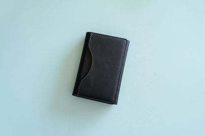 SnapStay Magnetic Travel Wallet