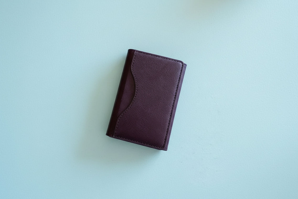 SnapStay Magnetic Travel Wallet