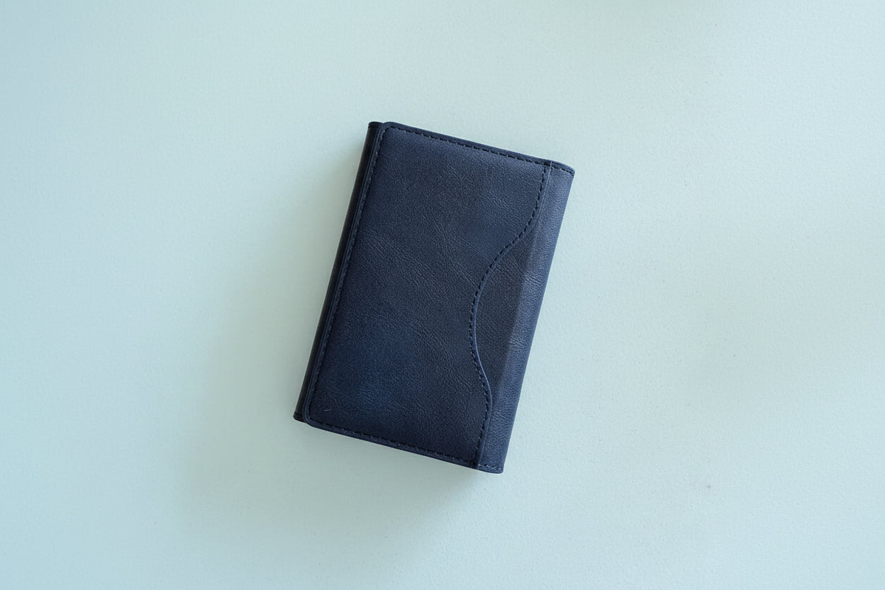 SnapStay Magnetic Travel Wallet
