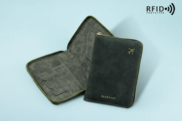 Smart Traveler Passport Wallet - Image 2