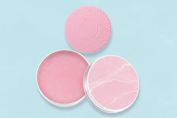 Glow On the Go: Mini Brush Cleanser Tin - Image 4