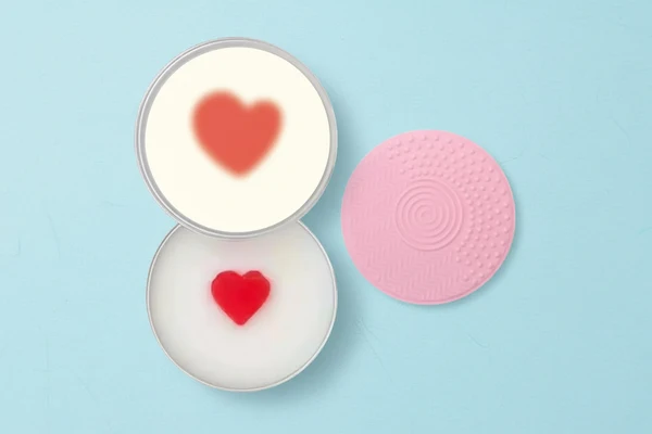 Glow On the Go: Mini Brush Cleanser Tin - Image 3